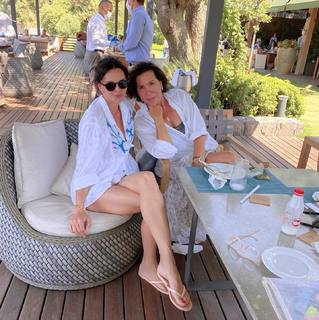 Hande Ataizi feet photo 3