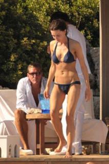 Hande Ataizi feet photo 2