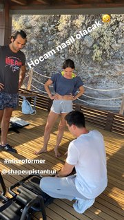 Hande Ataizi feet photo 11