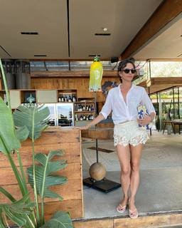 Hande Ataizi feet photo 10