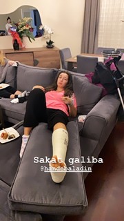 Hande Baladin feet photo 1