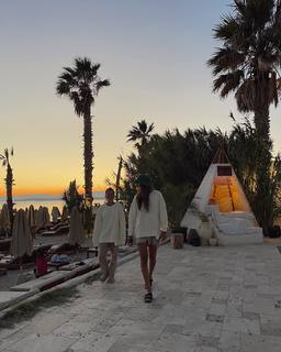 Hande Baladin feet photo 1