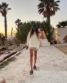 Hande Baladin feet photo 20