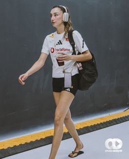 Hande Baladin feet photo 4