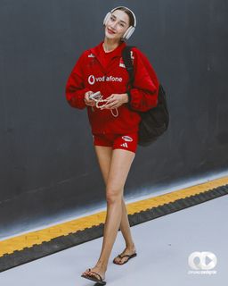 Hande Baladin feet photo 3