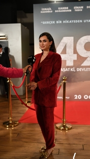 Hande Dogandemir feet photo 1