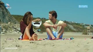 Hande Erçel feet photo thumbnail