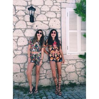 Hande Erçel feet photo thumbnail