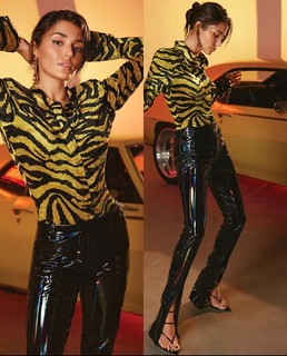 Hande Erçel feet photo thumbnail