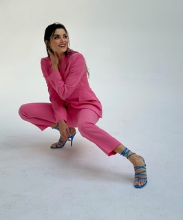 Hande Erçel feet photo thumbnail