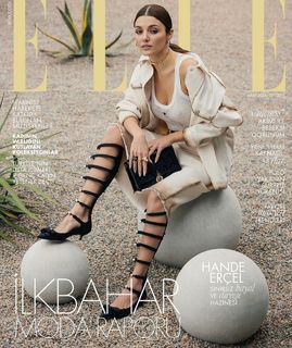 Hande Erçel feet photo thumbnail