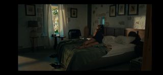 Hande Erçel feet photo thumbnail
