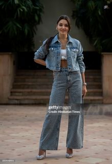 Hande Erçel feet photo thumbnail