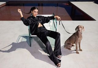 Hande Erçel feet photo 20