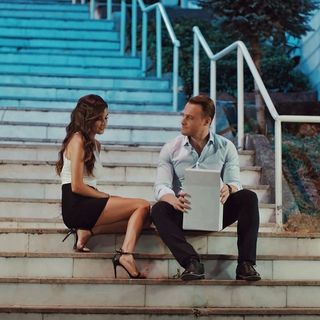 Hande Erçel feet photo 1