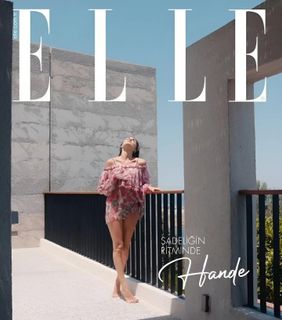 Hande Erçel feet photo 8