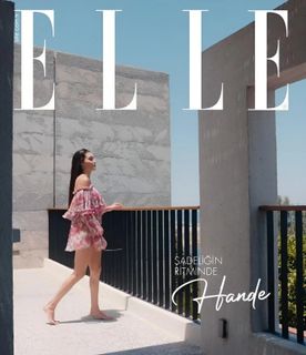 Hande Erçel feet photo 7