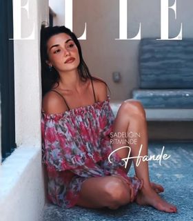 Hande Erçel feet photo 6