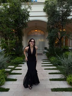 Hande Erçel feet photo 11