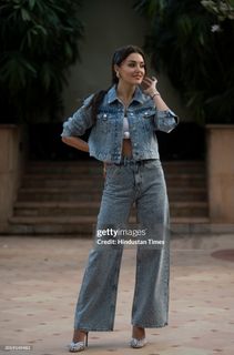 Hande Erçel feet photo 19