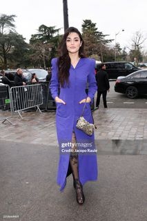 Hande Erçel feet photo 17