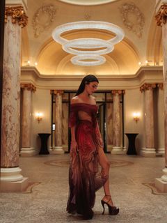 Hande Erçel feet photo 4