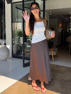Hande Erçel feet photo 7