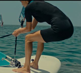Hande Erçel feet photo 2