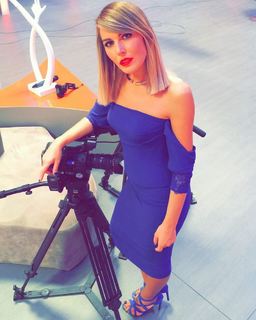 Hande Sarioglu feet photo thumbnail