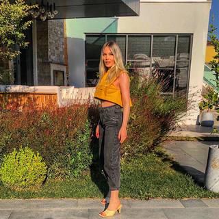 Hande Sarioglu feet photo thumbnail