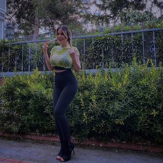 Hande Sarioglu feet photo thumbnail