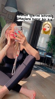 Hande Sarioglu feet photo thumbnail