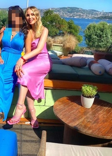 Hande Sarioglu feet photo thumbnail