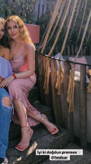 Hande Sarioglu feet photo thumbnail