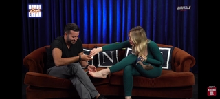 Hande Sarioglu feet photo thumbnail