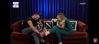 Hande Sarioglu feet photo thumbnail