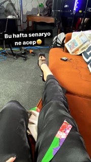 Hande Sarioglu feet photo thumbnail