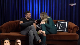 Hande Sarioglu feet photo thumbnail