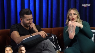 Hande Sarioglu feet photo thumbnail