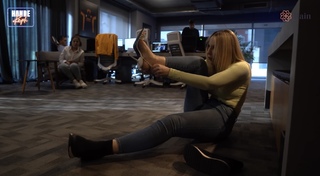 Hande Sarioglu feet photo thumbnail