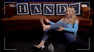 Hande Sarioglu feet photo thumbnail