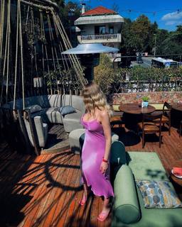 Hande Sarioglu feet photo thumbnail