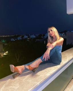 Hande Sarioglu feet photo thumbnail