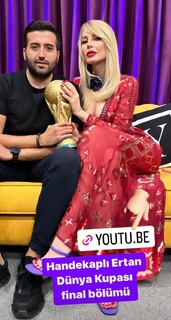 Hande Sarioglu feet photo thumbnail