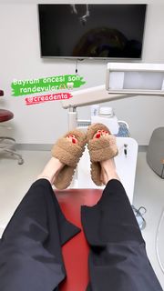 Hande Sarioglu feet photo thumbnail