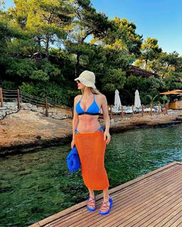 Hande Sarioglu feet photo thumbnail