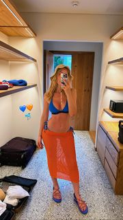 Hande Sarioglu feet photo thumbnail