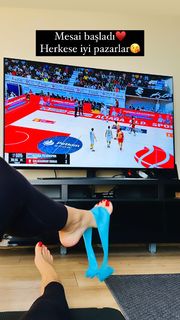 Hande Sarioglu feet photo thumbnail