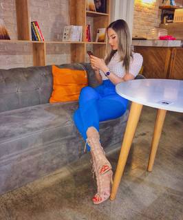 Hande Sarioglu feet photo thumbnail