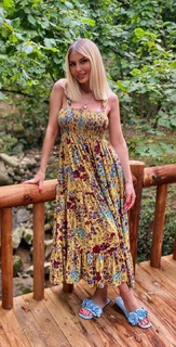 Hande Sarioglu feet photo thumbnail